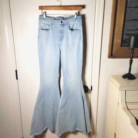 We The Free Free People Crvy High Rise Lace-Up Back Flare Jeans | Size 29 - Picture 1 of 10